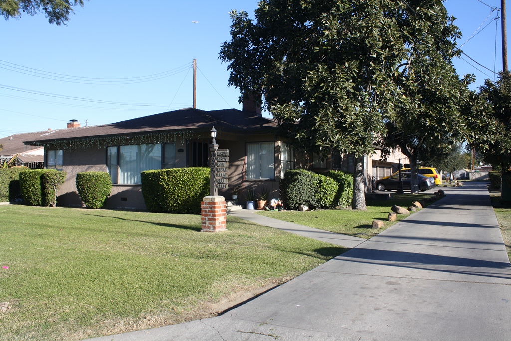 8329 Fontana St in Downey, CA - Foto de edificio