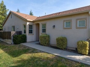 4321 Strathmore Pl in Merced, CA - Building Photo - Building Photo