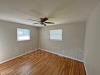836 Holiday Ave photo'