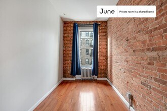 Private bedroom in 2 bed/1 bath Home in New York, NY - Building Photo - Building Photo