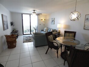 1623 Collins Ave in Miami Beach, FL - Building Photo - Building Photo