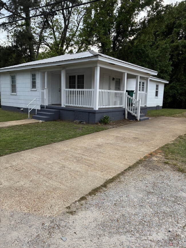 property at 1301 N Green St