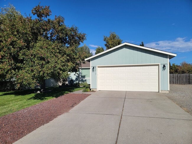 4211 E Sumac Dr