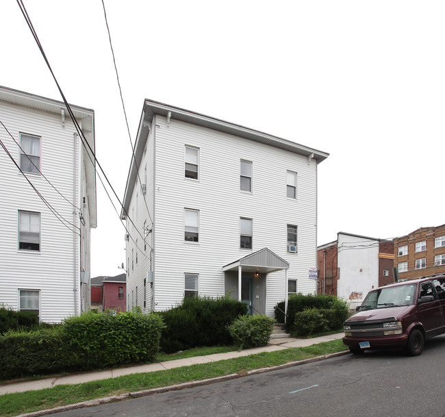 72-76 Smith St in New Britain, CT - Building Photo - Building Photo