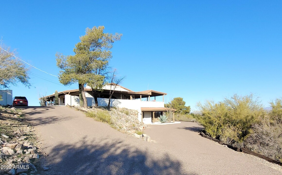 1090 S Lazy Fox Rd in Wickenburg, AZ - Building Photo