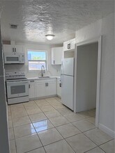 2257 NW 33rd St, Unit 0 in Miami, FL - Building Photo - Building Photo