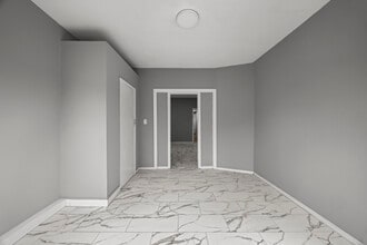 69 Rosa Park Blvd, Unit 2 in Paterson, NJ - Building Photo - Building Photo