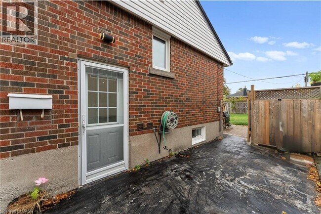 25 Castlefield Dr in Hamilton, ON - Building Photo - Building Photo