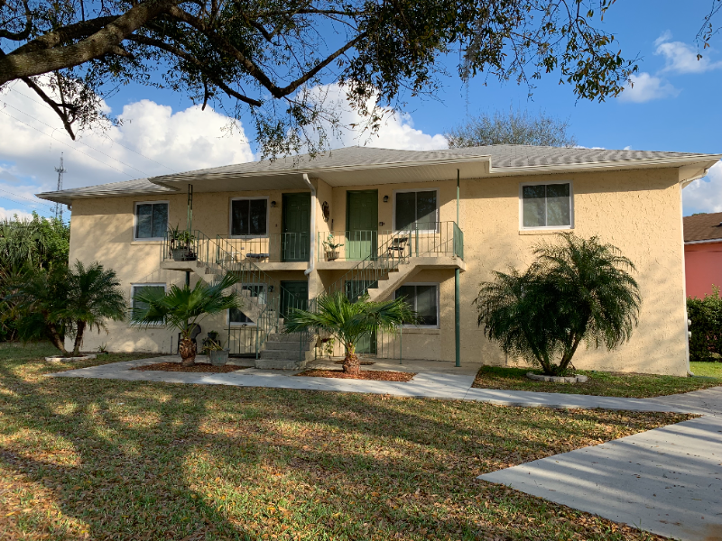 42 Carla Ct in Winter Haven, FL - Building Photo