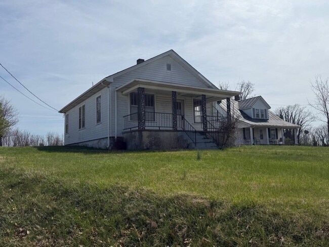 700 Old Franklin Turnpike in Rocky Mount, VA - Building Photo - Building Photo