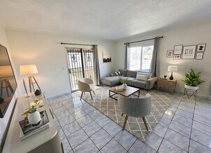 4056 Van Dyke Ave, Unit 4 in San Diego, CA - Foto de edificio - Building Photo