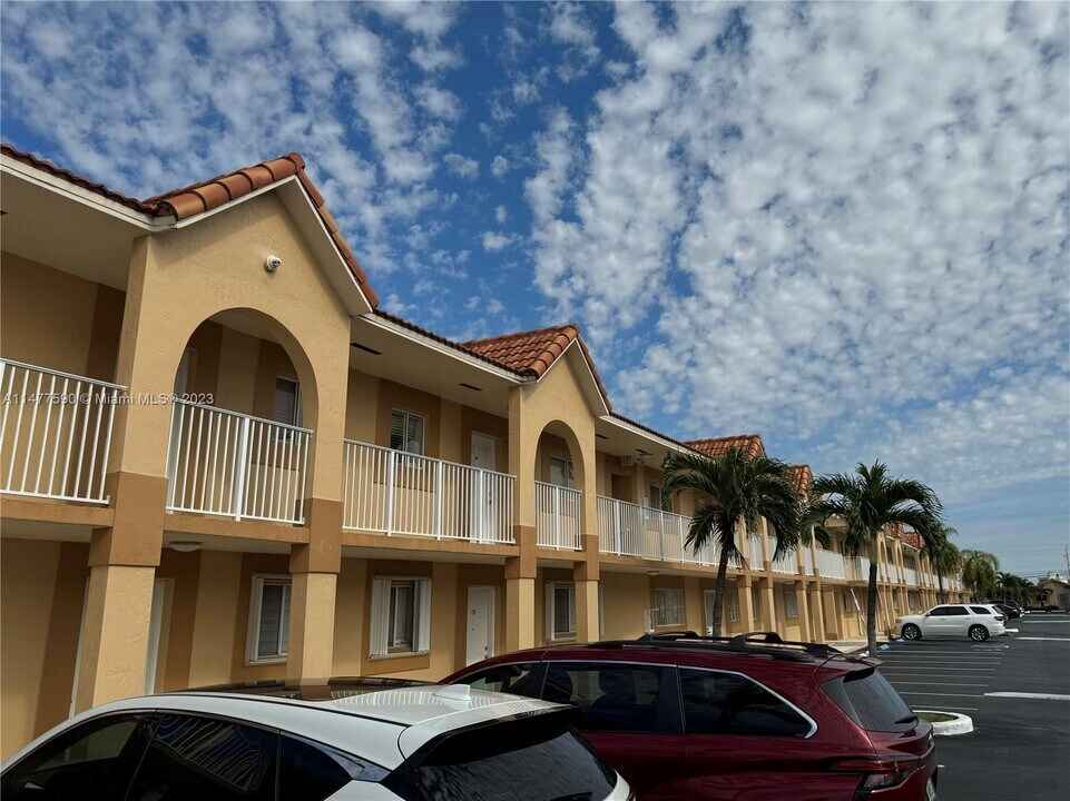 7011 W 29th Ave-Unit -102 in Hialeah, FL - Building Photo