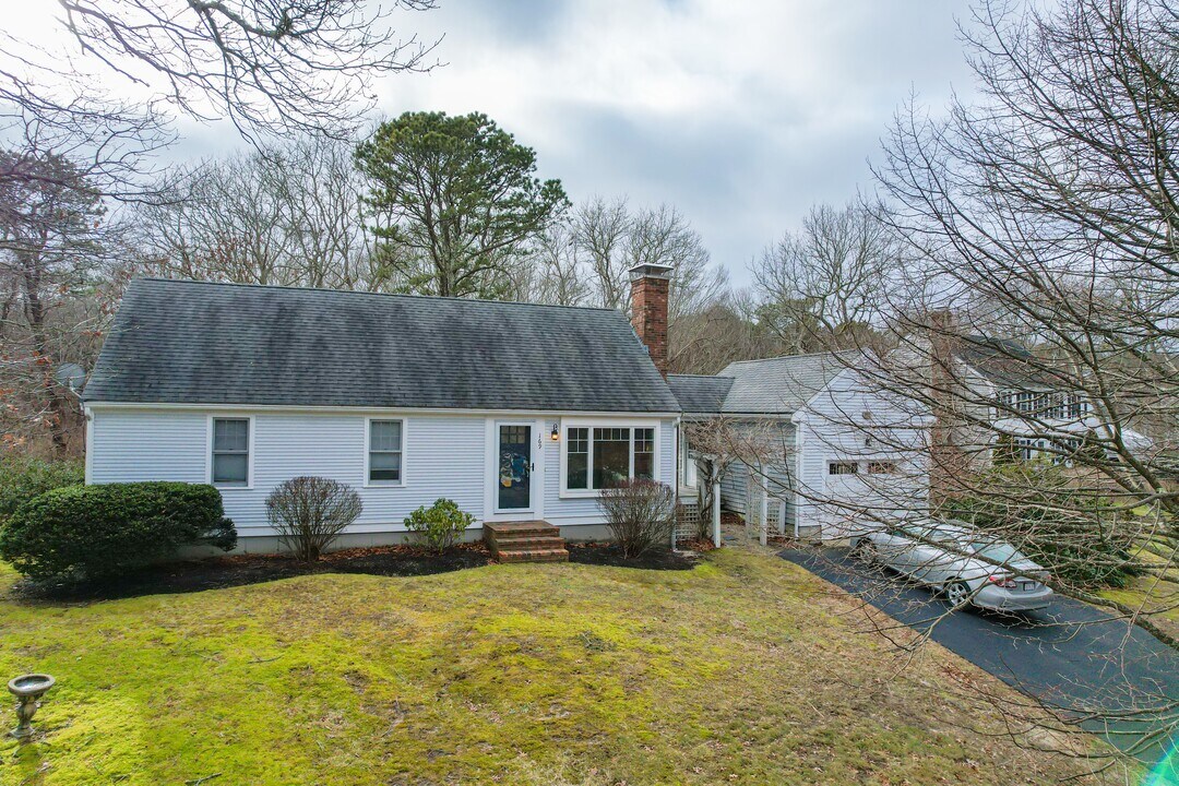169 Capes Trail in Barnstable, MA - Foto de edificio