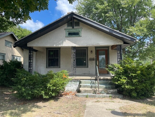 property at 815 N Franklin St