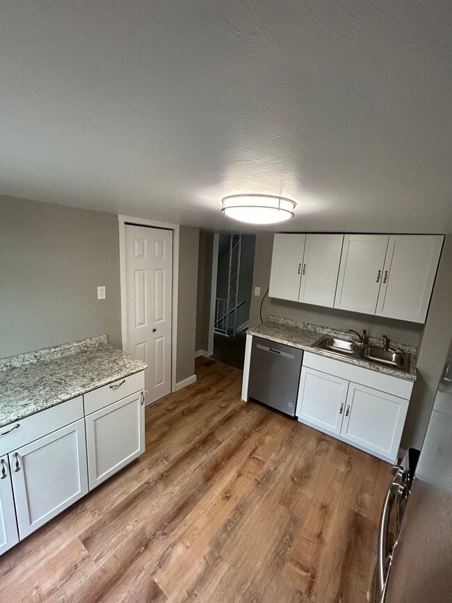 112 Kathleen St, Unit 2