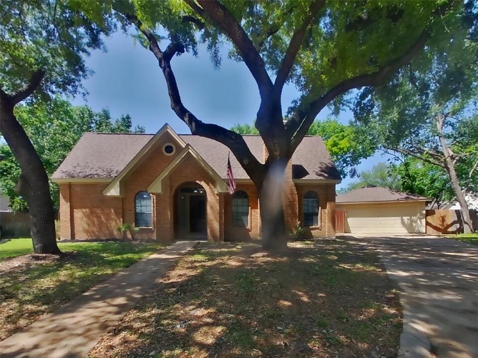 14818 Cedar Isle Dr in Houston, TX - Building Photo