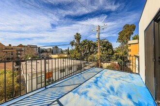 1237 N Orange Dr in Los Angeles, CA - Building Photo - Building Photo