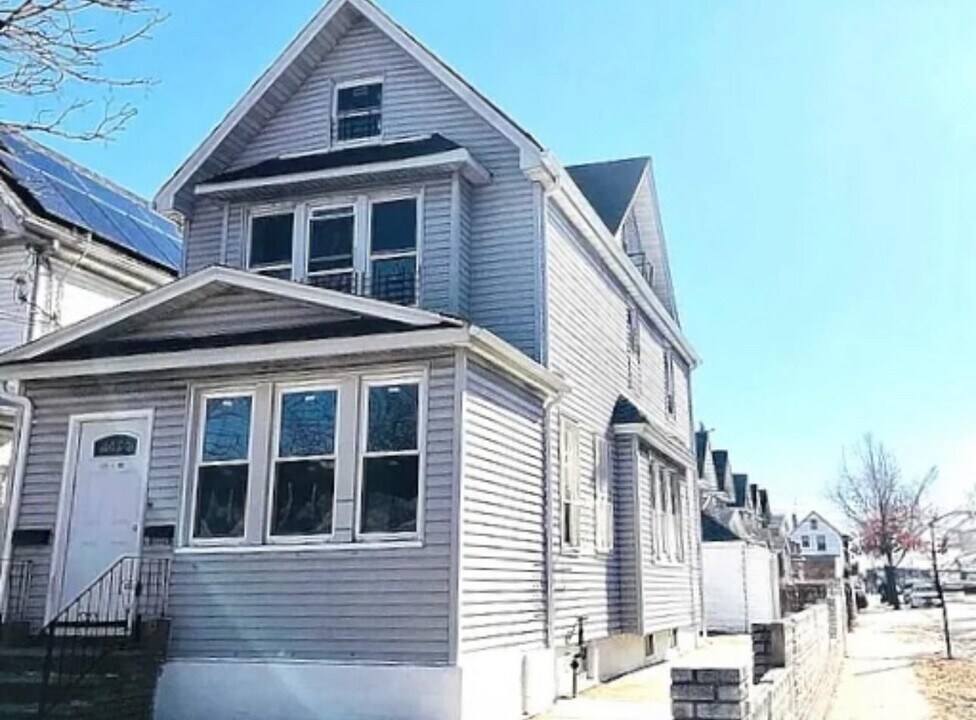 12702 95th Ave in Queens, NY - Building Photo