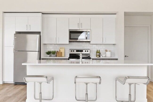 Lincoln Landing Apartments in Hayward, CA - Foto de edificio - Building Photo