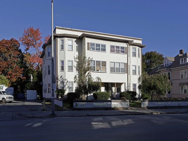 982 Main St in Worcester, MA - Foto de edificio - Building Photo