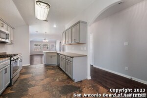 902 Siena View in San Antonio, TX - Building Photo - Building Photo