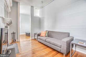 1018 N Charles St-Unit -R-6 in Baltimore, MD - Building Photo - Building Photo