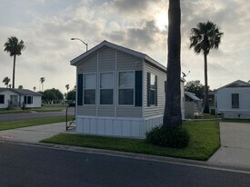 1501 S Airport Dr in Weslaco, TX - Building Photo