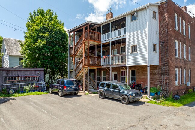 59 L St in Turners Falls, MA - Building Photo - Building Photo