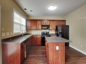 3695 Moor Pointe Dr in Cumming, GA - Foto de edificio - Building Photo