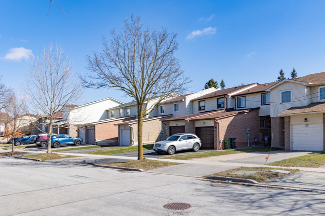 75 Dunmail Dr in Toronto, ON - Building Photo - Building Photo