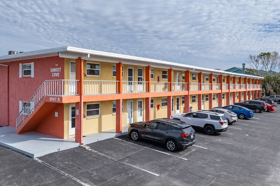 Sunset Cove in Treasure Island, FL - Building Photo