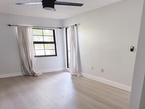 225 SW 113th Way, Unit 225 in Pembroke Pines, FL - Building Photo - Building Photo