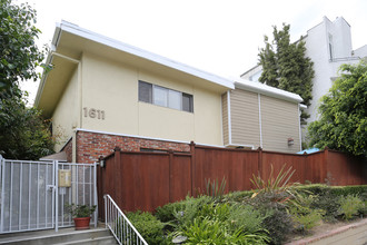 1611 Glendon Ave in Los Angeles, CA - Building Photo - Building Photo