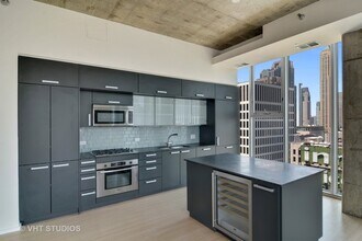 550 N Saint Clair St, Unit 2501 in Chicago, IL - Foto de edificio - Building Photo