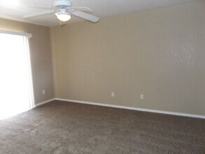 3451 Kearsage Dr-Unit -102 in Lake Havasu City, AZ - Foto de edificio - Building Photo