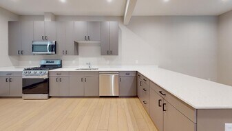 2116 Como Ave SE in Minneapolis, MN - Building Photo