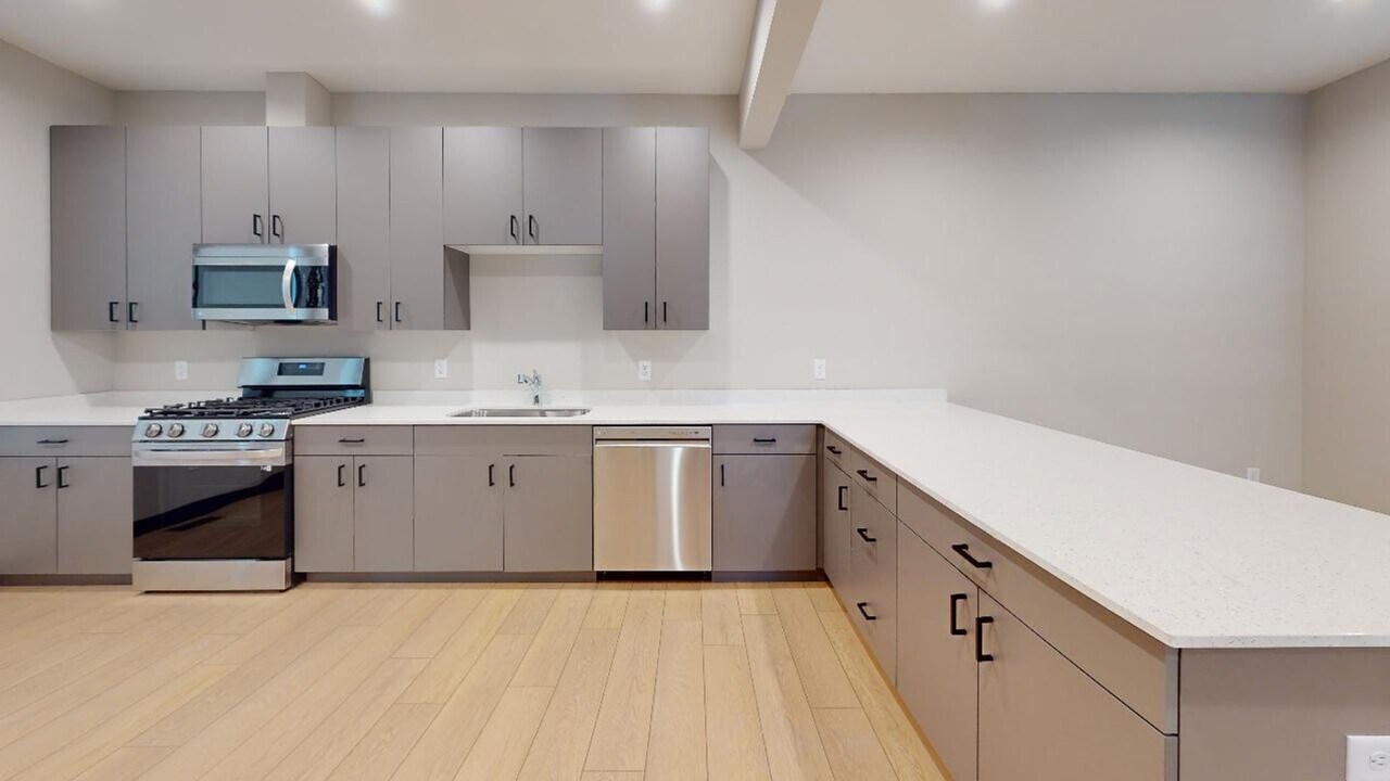 2116 Como Ave SE in Minneapolis, MN - Building Photo