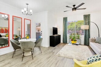 San Portella in Tempe, AZ - Foto de edificio - Building Photo