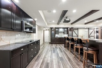 19 Adams St in Little Ferry, NJ - Foto de edificio - Building Photo