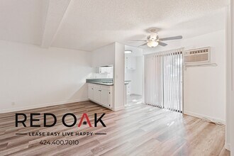 8614 Woodley Ave in Los Angeles, CA - Building Photo - Building Photo