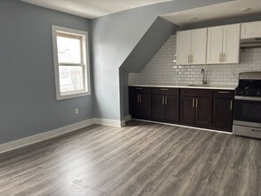 272 W Runyon St in Newark, NJ - Building Photo - Building Photo