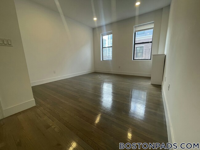11 Queensberry St in Boston, MA - Building Photo - Building Photo