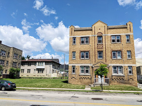 2726 W Clybourn St in Milwaukee, WI - Building Photo - Primary Photo