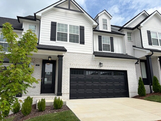 149 Lightberry Ln in Hendersonville, TN - Building Photo