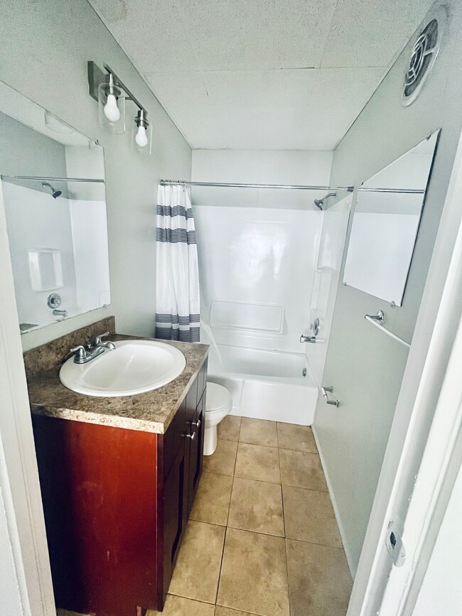 5th Ave Loft Apartments in St. Petersburg, FL - Foto de edificio - Building Photo