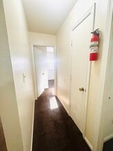 1413 W Maple Ave in Independence, MO - Building Photo - Building Photo