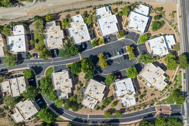 Oso Park Condominiums in Albuquerque, NM - Building Photo - Building Photo