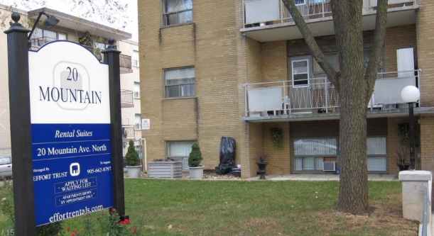 Mountain Apartments in Hamilton, ON - Building Photo