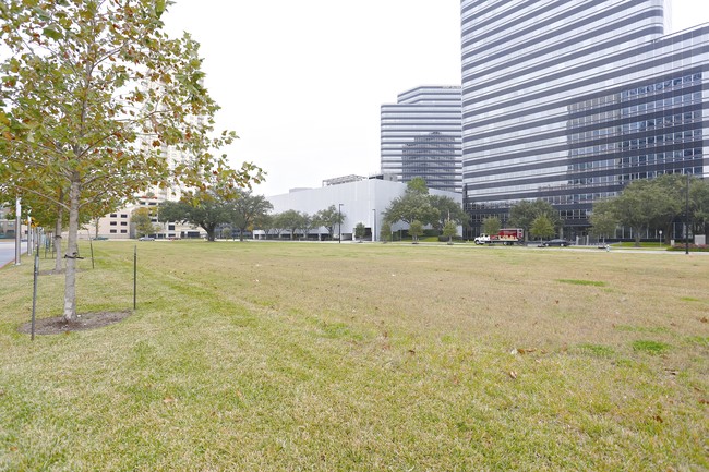 Gables Post Oak Tower in Houston, TX - Building Photo - Building Photo