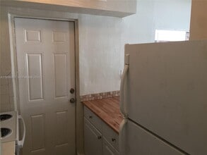 1542 NW 35th St in Miami, FL - Building Photo - Building Photo